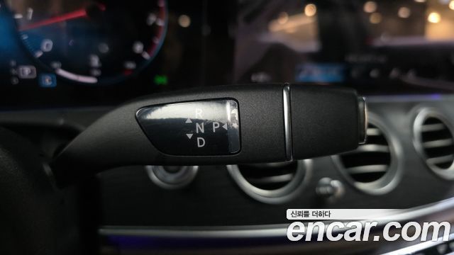 Mercedes-Benz E-Class 2021 — photo 12