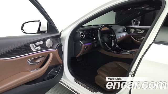 Mercedes-Benz E-Class 2021 — photo 13