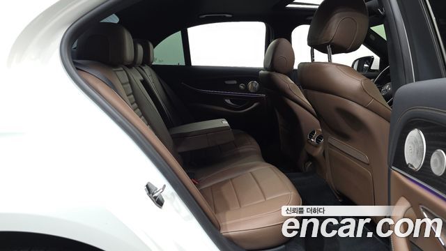 Mercedes-Benz E-Class 2021 — photo 17