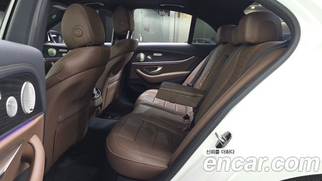 Mercedes-Benz E-Class 2021 — photo 18