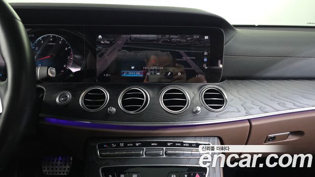 Mercedes-Benz E-Class 2021 — photo 20