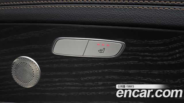 Mercedes-Benz E-Class 2021 — photo 24