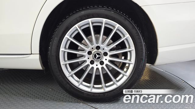 Mercedes-Benz E-Class 2021 — photo 7