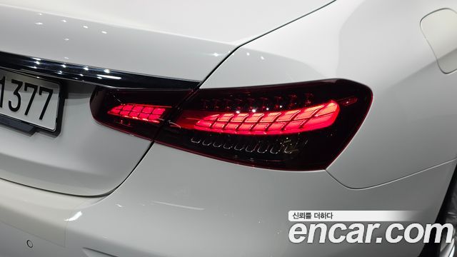 Mercedes-Benz E-Class 2021 — photo 9