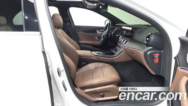 Mercedes-Benz E-Class 2021 — photo 16