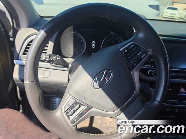 Hyundai AVANTE 2016 — photo 8