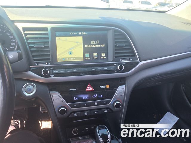 Hyundai AVANTE 2016 — photo 9