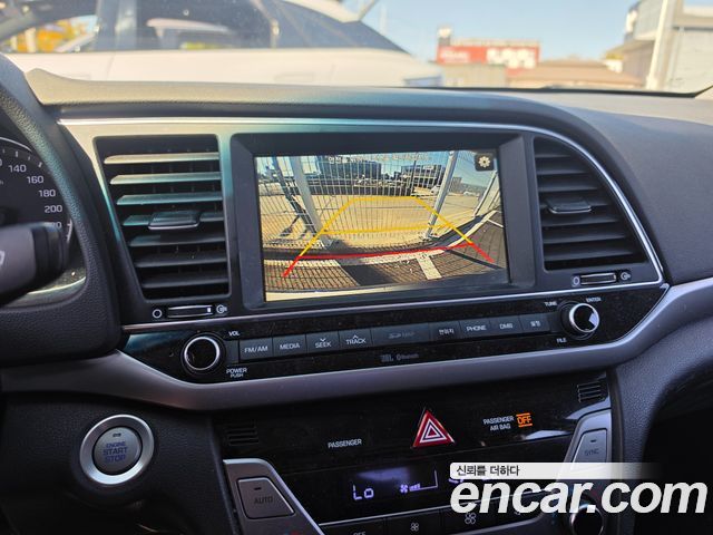 Hyundai AVANTE 2016 — photo 12
