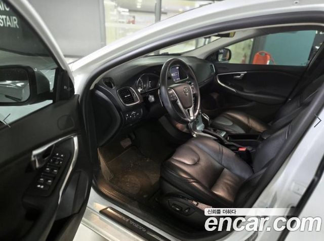 Volvo V40 2018 — photo 4