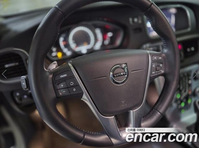 Volvo V40 2018 — photo 6
