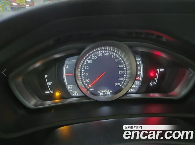 Volvo V40 2018 — photo 7