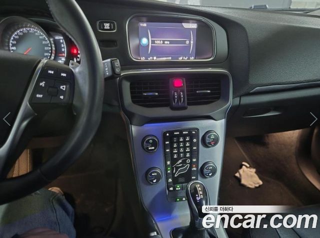 Volvo V40 2018 — photo 8