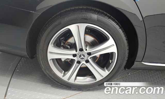Mercedes-Benz E-Class 2019 — photo 5