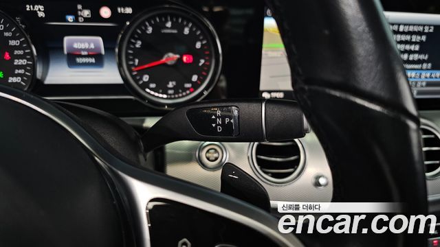 Mercedes-Benz E-Class 2019 — photo 12