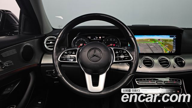 Mercedes-Benz E-Class 2019 — photo 18
