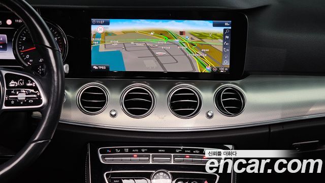 Mercedes-Benz E-Class 2019 — photo 19