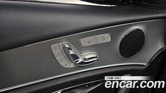 Mercedes-Benz E-Class 2019 — photo 23