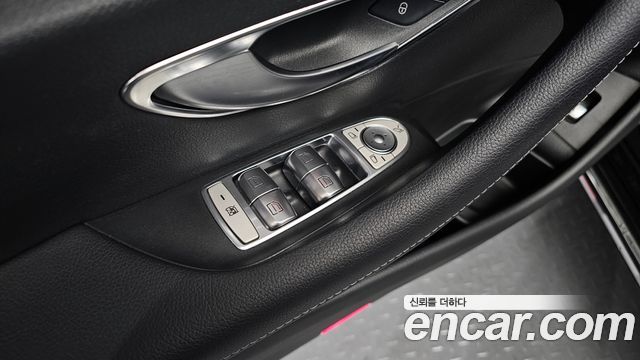 Mercedes-Benz E-Class 2019 — photo 24