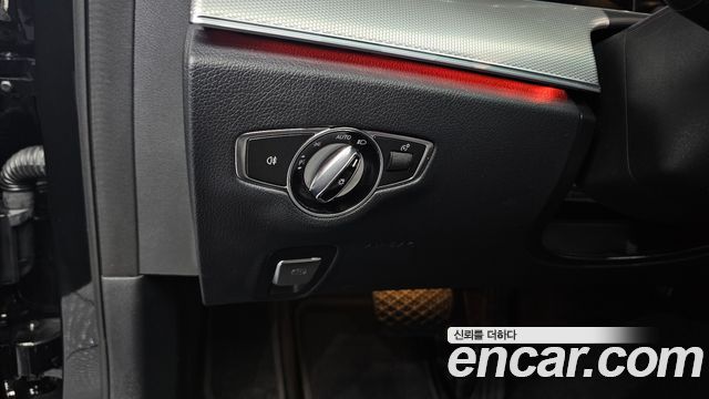 Mercedes-Benz E-Class 2019 — photo 25