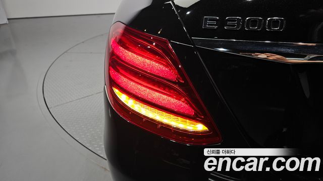 Mercedes-Benz E-Class 2019 — photo 9