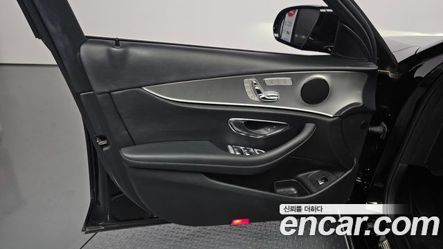 Mercedes-Benz E-Class 2019 — photo 14