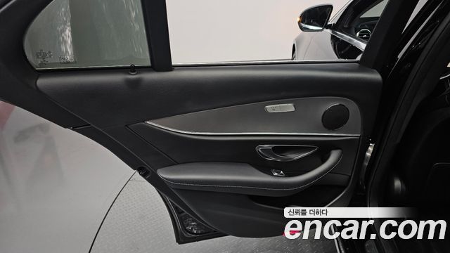 Mercedes-Benz E-Class 2019 — photo 15