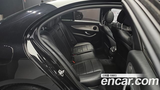 Mercedes-Benz E-Class 2019 — photo 16