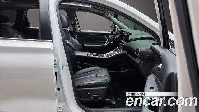 Hyundai Santafe 2023 — photo 16