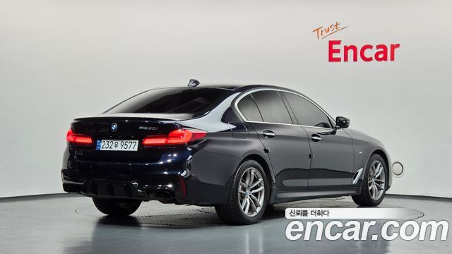 BMW 5-Series 2018 — photo 2