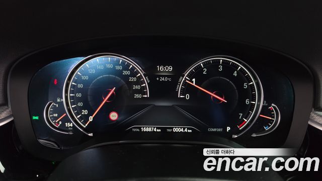 BMW 5-Series 2018 — photo 8