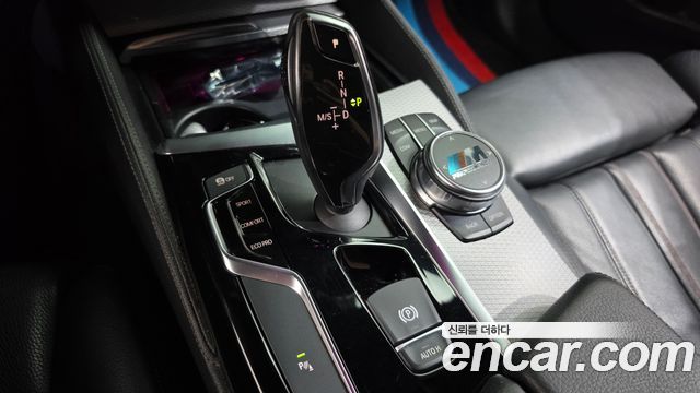 BMW 5-Series 2018 — photo 9