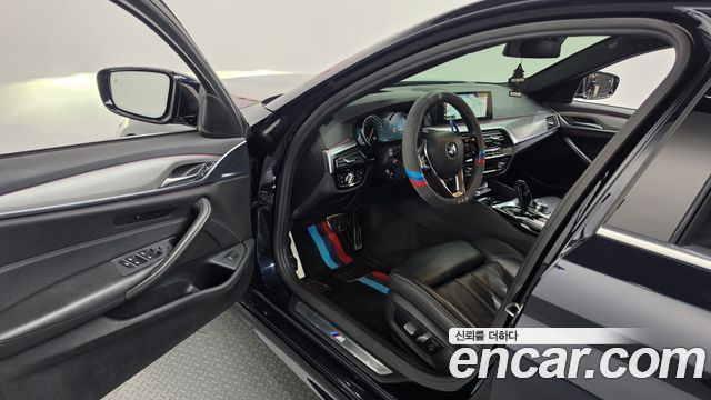 BMW 5-Series 2018 — photo 10