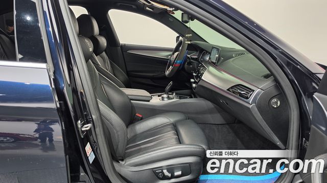 BMW 5-Series 2018 — photo 11