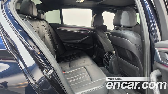 BMW 5-Series 2018 — photo 12