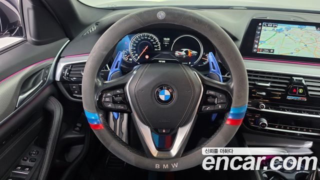 BMW 5-Series 2018 — photo 13