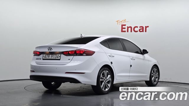 Hyundai AVANTE 2018 — photo 2