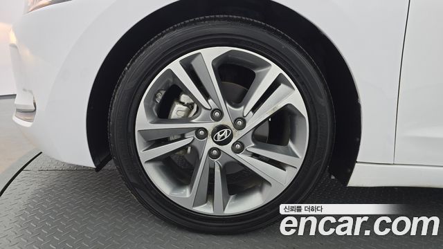 Hyundai AVANTE 2018 — photo 5
