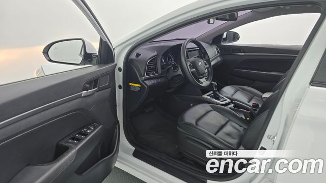 Hyundai AVANTE 2018 — photo 10