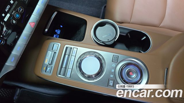 Genesis GV70 2021 — photo 12