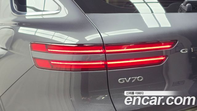 Genesis GV70 2021 — photo 9