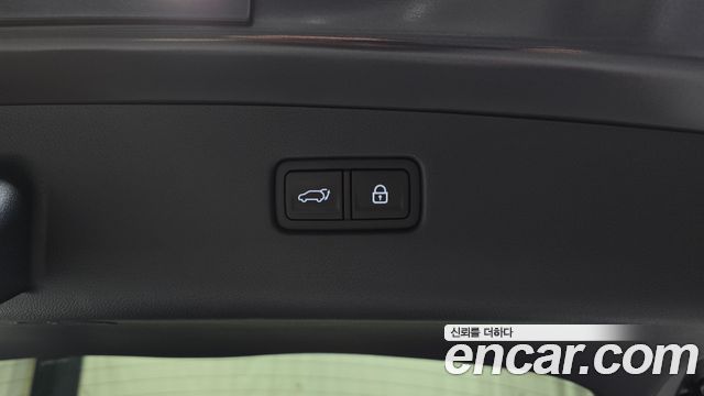 Genesis GV70 2021 — photo 32
