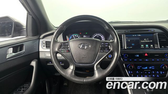 Hyundai Sonata 2016 — photo 19