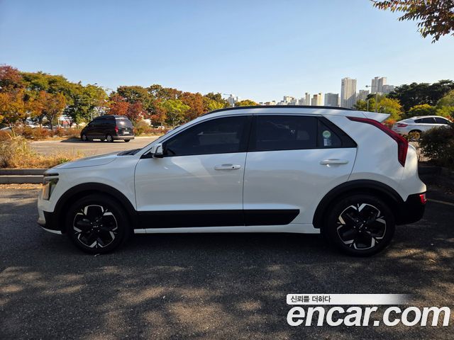 Kia Niro 2023 — photo 2