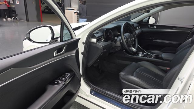Kia K5 2023 — photo 10
