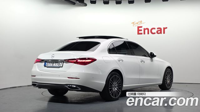 Mercedes-Benz C-Class 2025 — photo 2
