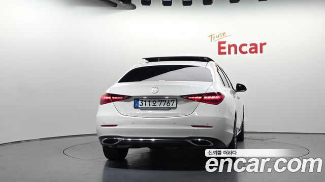 Mercedes-Benz C-Class 2025 — photo 4