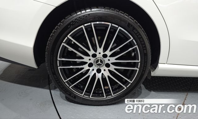 Mercedes-Benz C-Class 2025 — photo 5