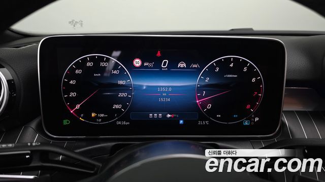 Mercedes-Benz C-Class 2025 — photo 11