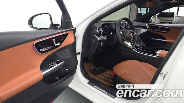 Mercedes-Benz C-Class 2025 — photo 13