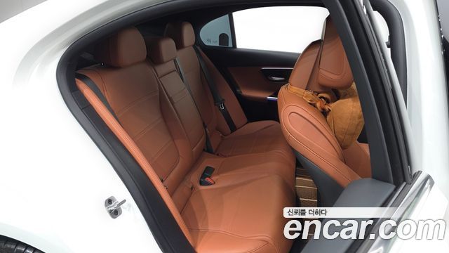 Mercedes-Benz C-Class 2025 — photo 17